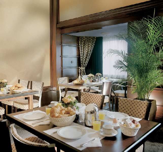 מאסטריכט Amrath Hotel Ducasque מסעדה תמונה